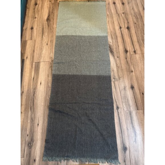 Bufandy Alpaca Blend Ombre Scarf With Fringe Edge Green Gray - Picture 4 of 6